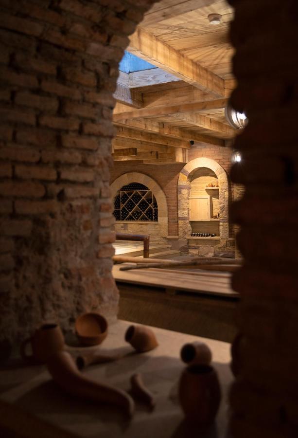 Ramada By Wyndham Tbilisi Old City Exterior photo