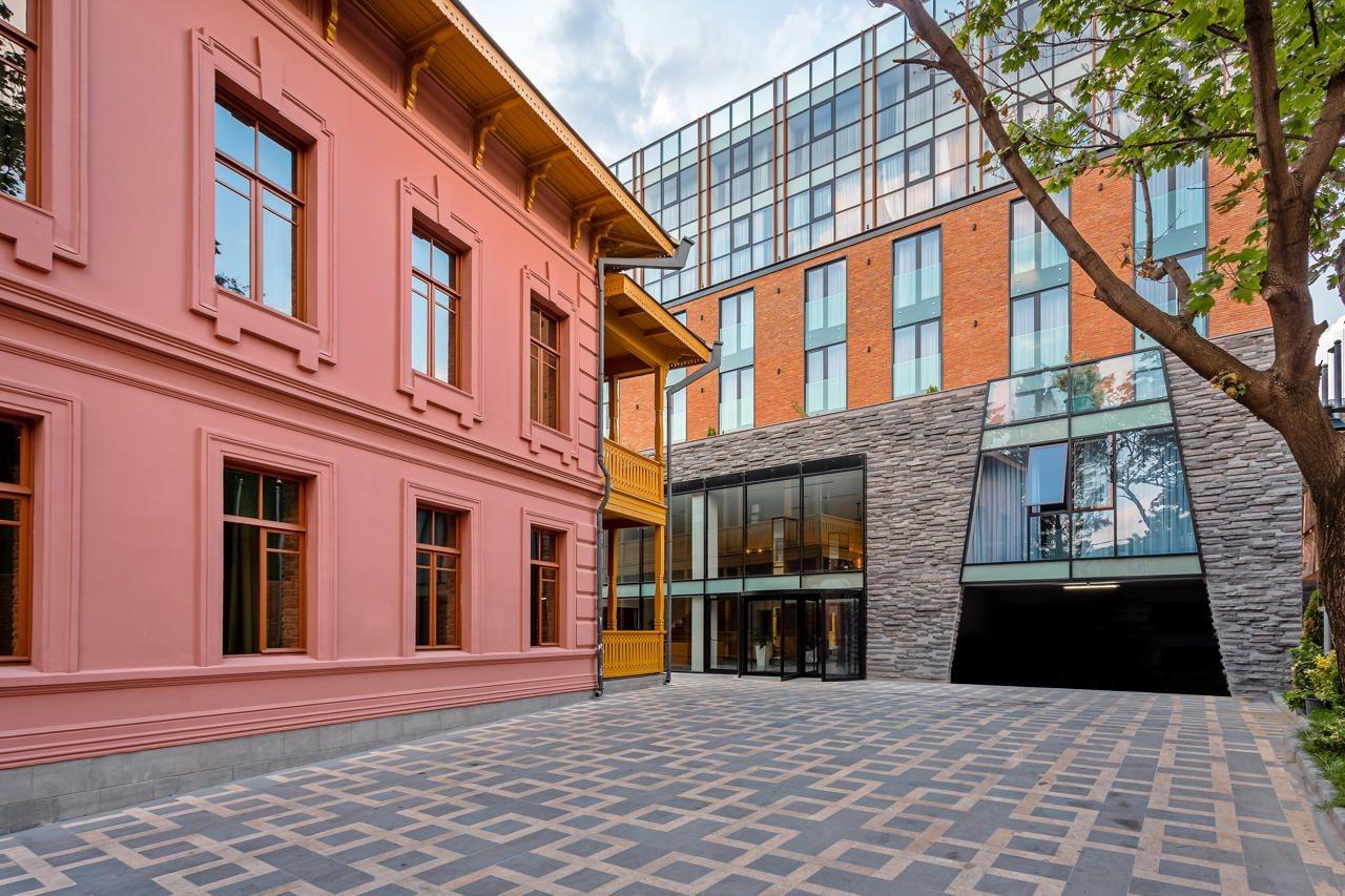 Ramada By Wyndham Tbilisi Old City Exterior photo