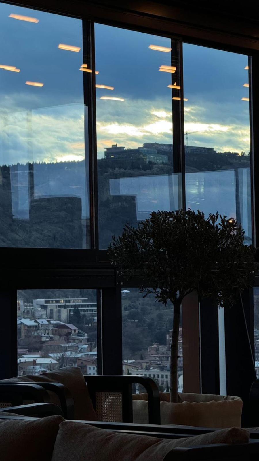 Ramada By Wyndham Tbilisi Old City Exterior photo