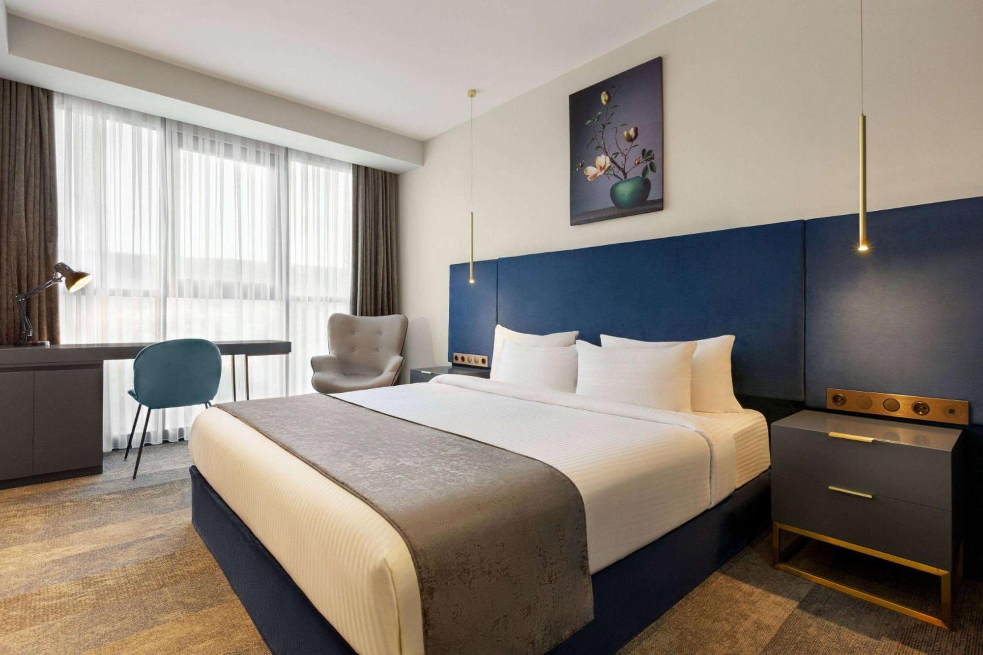 Ramada By Wyndham Tbilisi Old City Exterior photo
