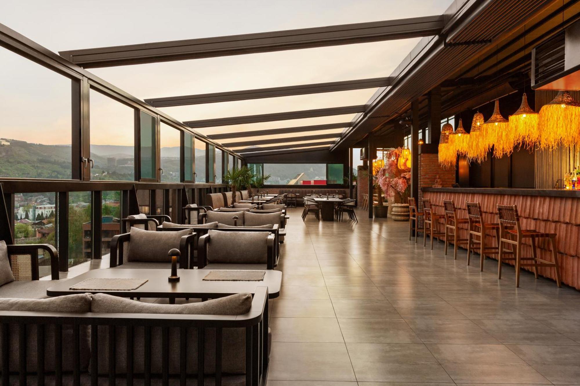 Ramada By Wyndham Tbilisi Old City Exterior photo